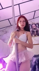 Your sexy dancer od zaira_skinny  5 snímek