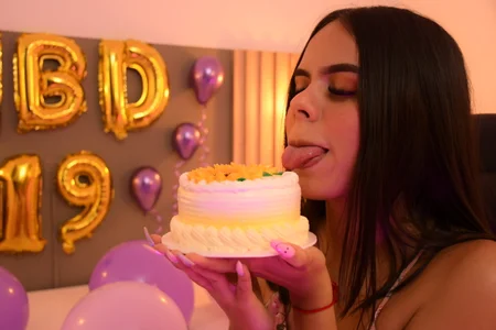 my sexy birthday💜🍑 de penelope22x_  3 photos