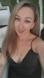 shana_powerssのLana hereの 2枚の写真