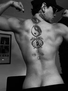 Simon_cortes black - white Pic 2