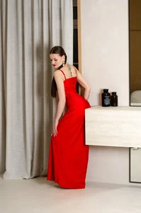 Wanda_Gomez lady in red Pic 4