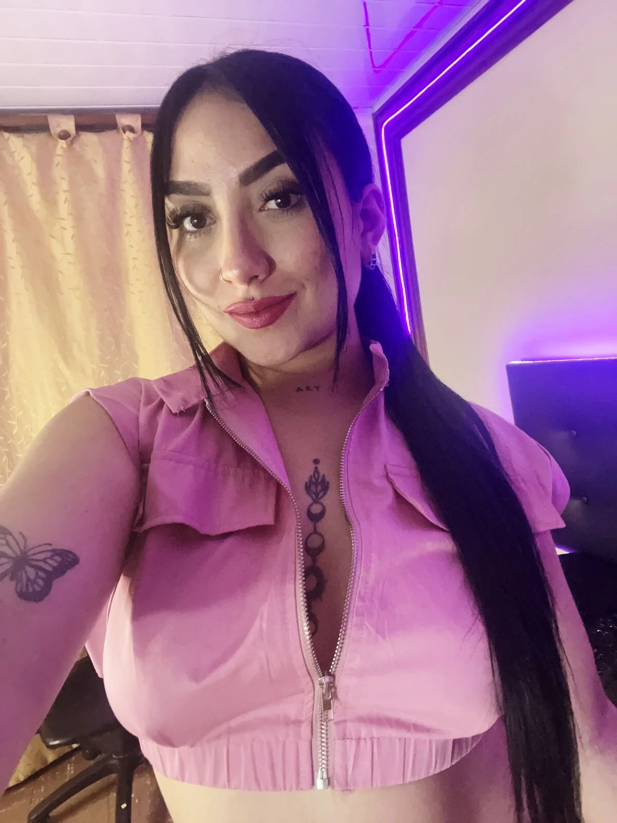 SeleneMore Trending Pic 4366