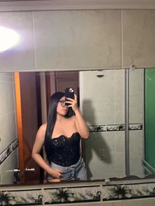 SarahMiler_“😉Too cute to be just a selfie😉”图片 2
