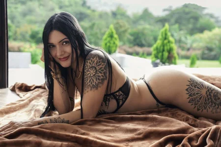 charlottewhitte Made to be desired Pic 5