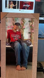 Leo_Glow: Red temptation ( 2 фото)