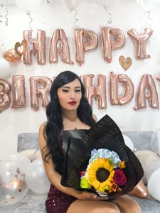 Today, it's not the years that count, but the smiles! Happy birthday to me! 🥰🎂🎁 od SophieBaker__  2 snímek