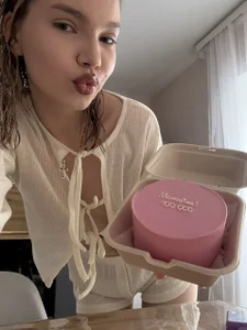 Monasteelの100k followers celebratingの 4枚の写真