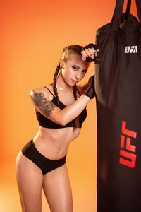 liz_goth Do we train? Pic 2