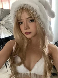 Romy de romy_room  2 photos