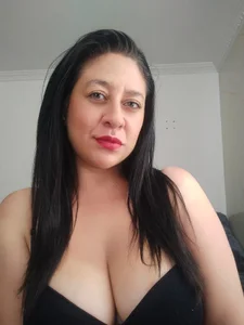 LauraSexy- Public Pic 3