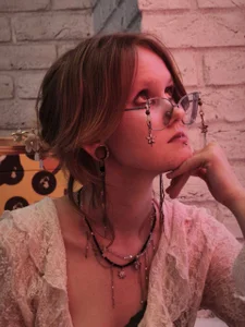 JosephineBulmer Public Gambar