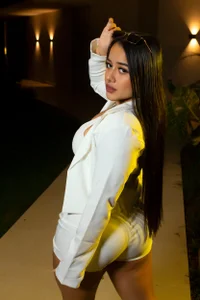 MaddyParisi Sexy in white🤍🤍🤍 Pic 3