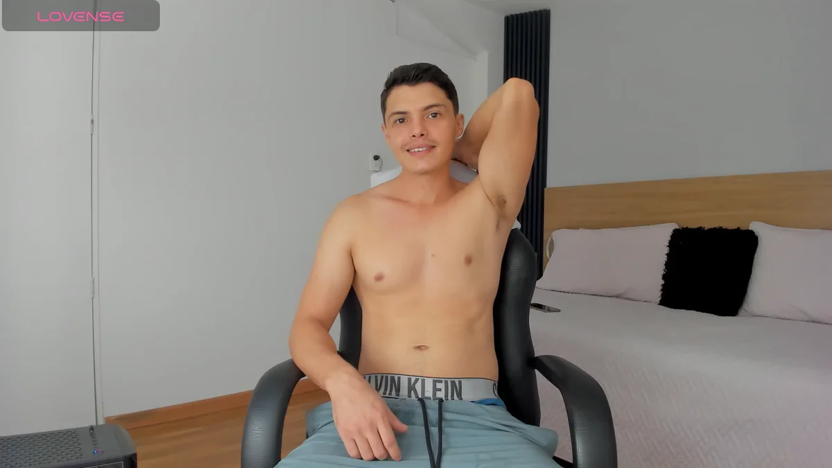 ภาพที่กำลังนิยมของ Diegoacostabigcock  8553