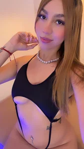 Your little temptation, right here 😉💕 de AriiNovoa  3 Imagens