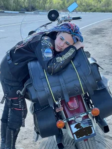 Neon_Baddie Public Foto 4