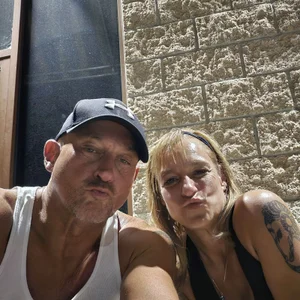 Sluttycouple2408 Public Fotka 3