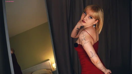 QueenieBerner my sexy red dress Pic 8