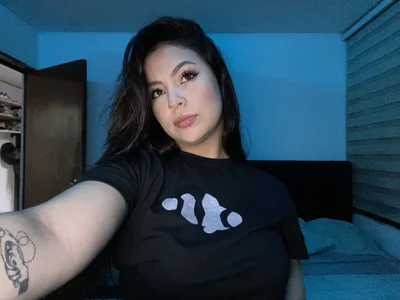 Victoryyy_: How does the blue look on me? 💙 ( 3 фото)