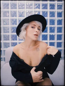 Charming_Daphny Public Pic 6