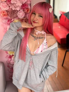 _Charlotte_Collins_ Be silent, let yourself go, and kiss me with your heart 🧸🌸 Pic