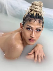 Akame_s Quieres darte un baño conmigo? Pic 2