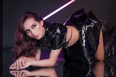 MollySundersX Wild girl Pic 4