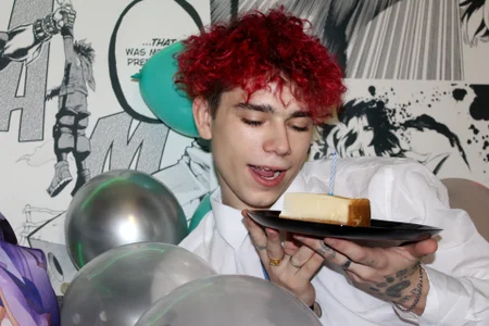 Blaiz_Vok It was my birthday stream 🎂🎁🎈 사진 2