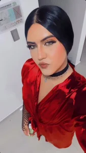 Zoe_living Charming look Pic