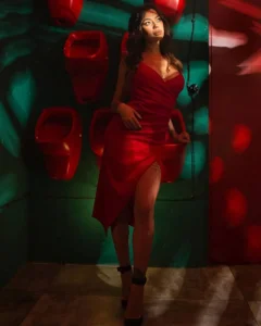 LucyVixxen Lady in Red Foto 6