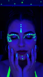 whitney_white_ Neon Face 🌈  4. fénykép