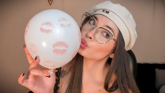 AlinaKravitz Eroticism with Balloons 🎈💋 Pic 3