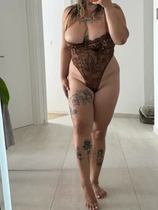 realdoll Public Foto 8