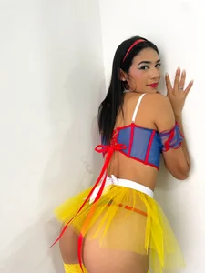 Sassy--Girl Would you bite the apple for me? Immagine  4