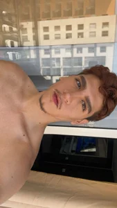 Hey it's me de zackary_0  5 Imagens