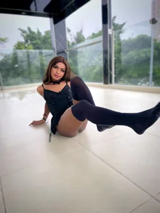 Vicky_Hottmanのyour queen 🦋の 3枚の写真