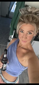 Bratty-Blonde55 Public Foto 7