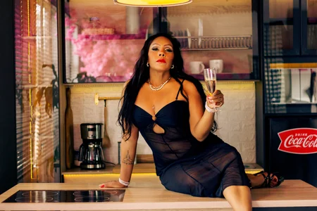 AmberNix BLACK GLAMOR STYLE IN THE KITCHEN Pic 4