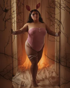 abbiecollins_js Public Pic 3