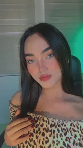 MoaningKylie Your Ideal Girl Gambar