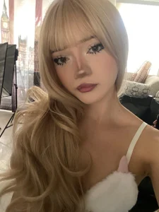 Romy de romy_room  3 photos