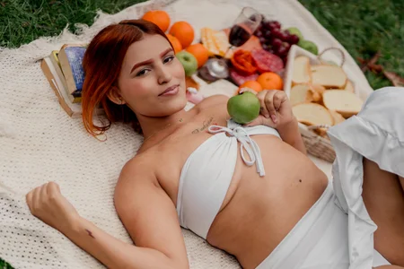 ZharaRousse Outdoors: No Secrets Kuva