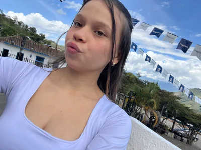 hornygirls6 Public Gambar 2