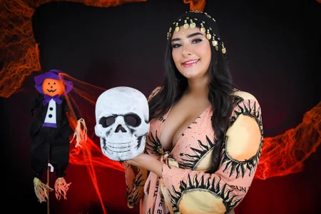 Isis_Osman halloween Pic