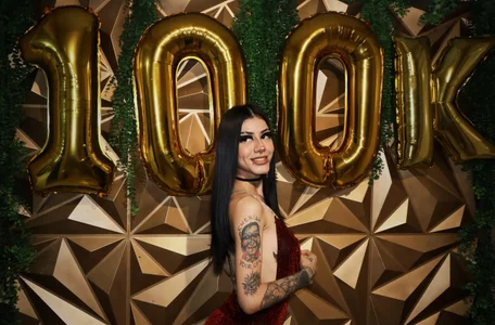 Mackenzie_Bree 100K FOLLOWERS✨✨🥂 Foto