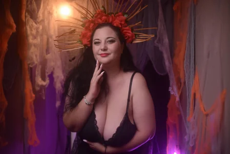 Alesha_XO A Little Halloween Trouble Immagine  6
