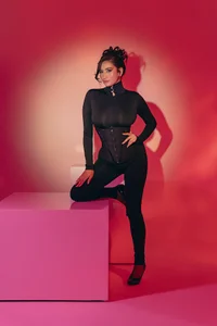 MaddisonLowe Obey the Queen Pic 5