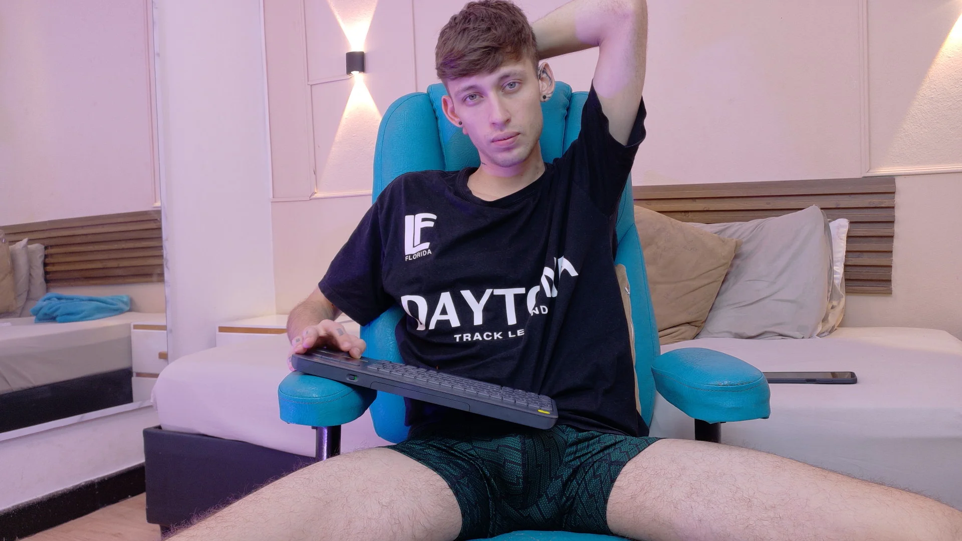 Max_saenzYour naughty and good boy its here 😈👻 Bild