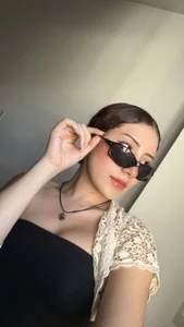 Lexie-red Public Εικόνα 6