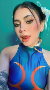 EmilyCxx Public Foto 3
