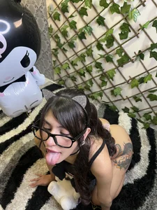 MakkiAndJimmyyのsexy maki in the enchanted garden🪷の 3枚の写真